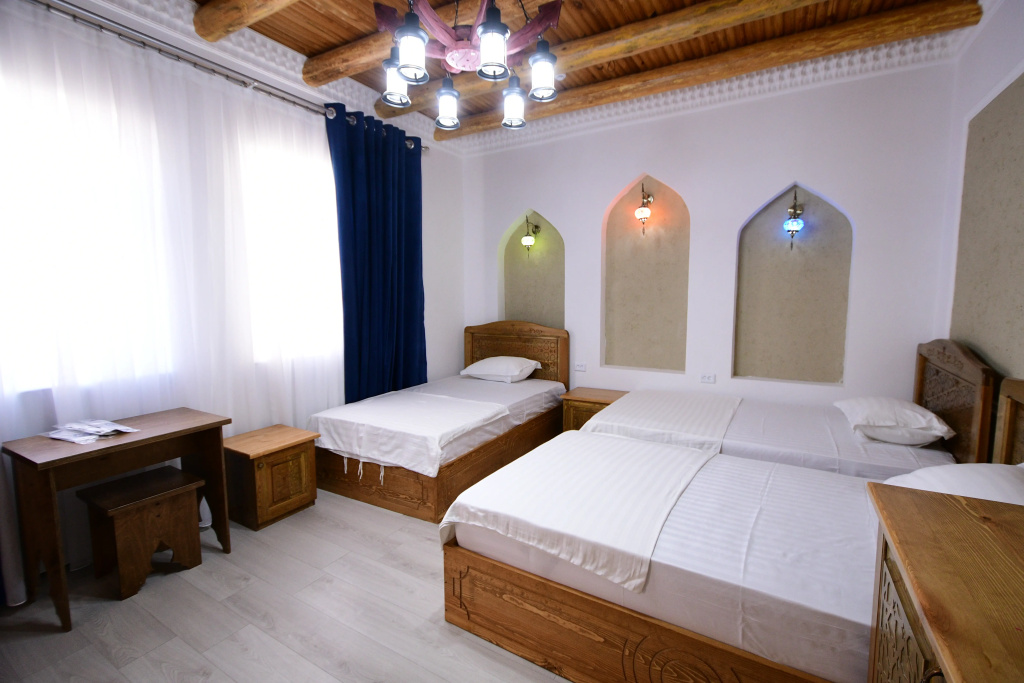 Deluxe Triple room with courtyard view
