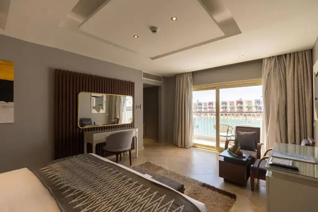 Люкс Posh Club Jacuzzi с балконом в Sunrise Crystal Bay Resort