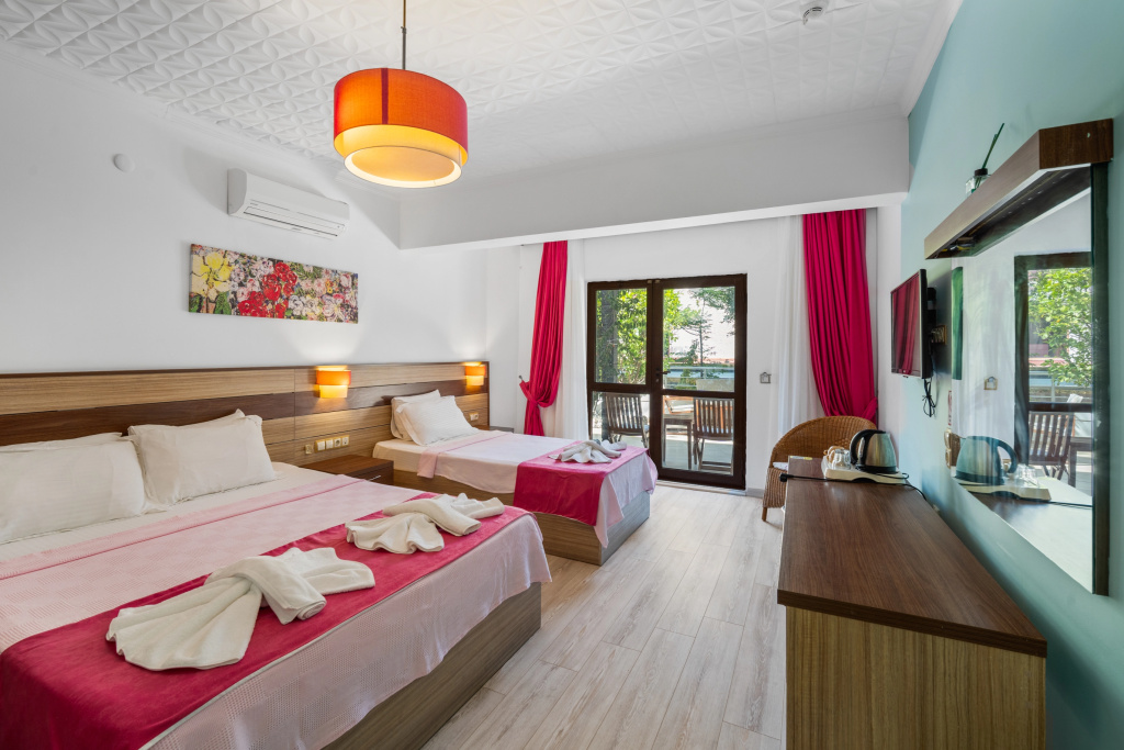 Standard Triple room with balcony and with view