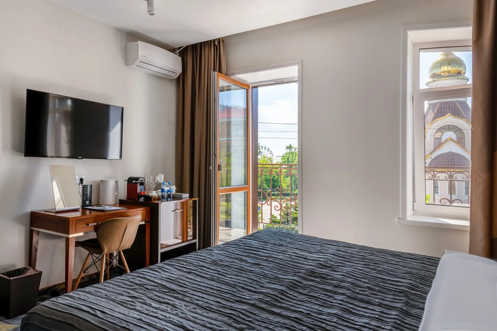 V Hotel&Rooftop Lounge Hotel Room Type - Double Suite with balcony and with city view twin beds