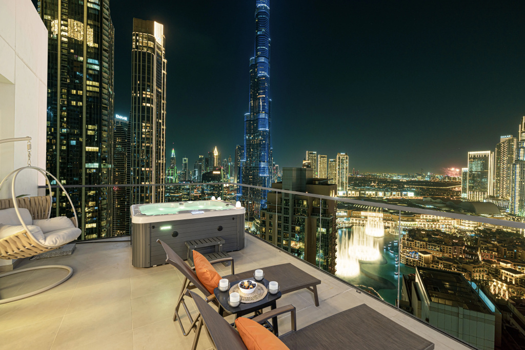Апартаменты Private Terrace with Hot Tub Burj and Fountain View 2BR — фото