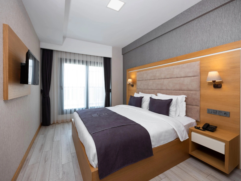 Double Suite with balcony (full double bed)