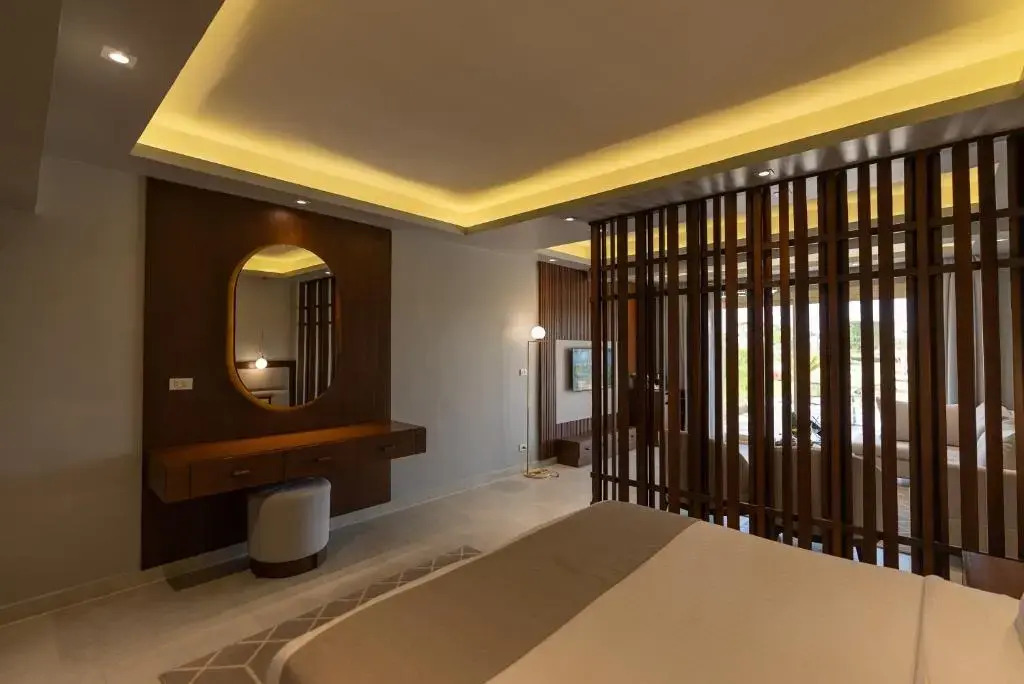 Люкс Posh Club Presidential с балконом в Sunrise Crystal Bay Resort