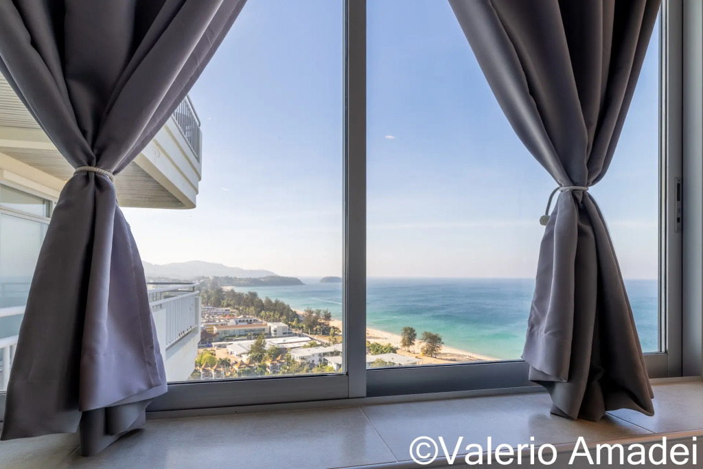 Люкс с 2 комнатами с балконом и с красивым видом из окна в Апартаменты OMNIA  Phuket - Waterfront Karon