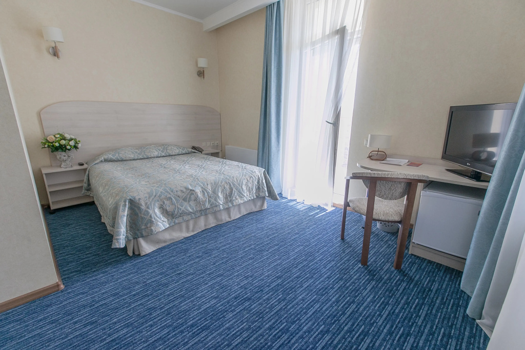 Superior Double room with balcony (full double bed)