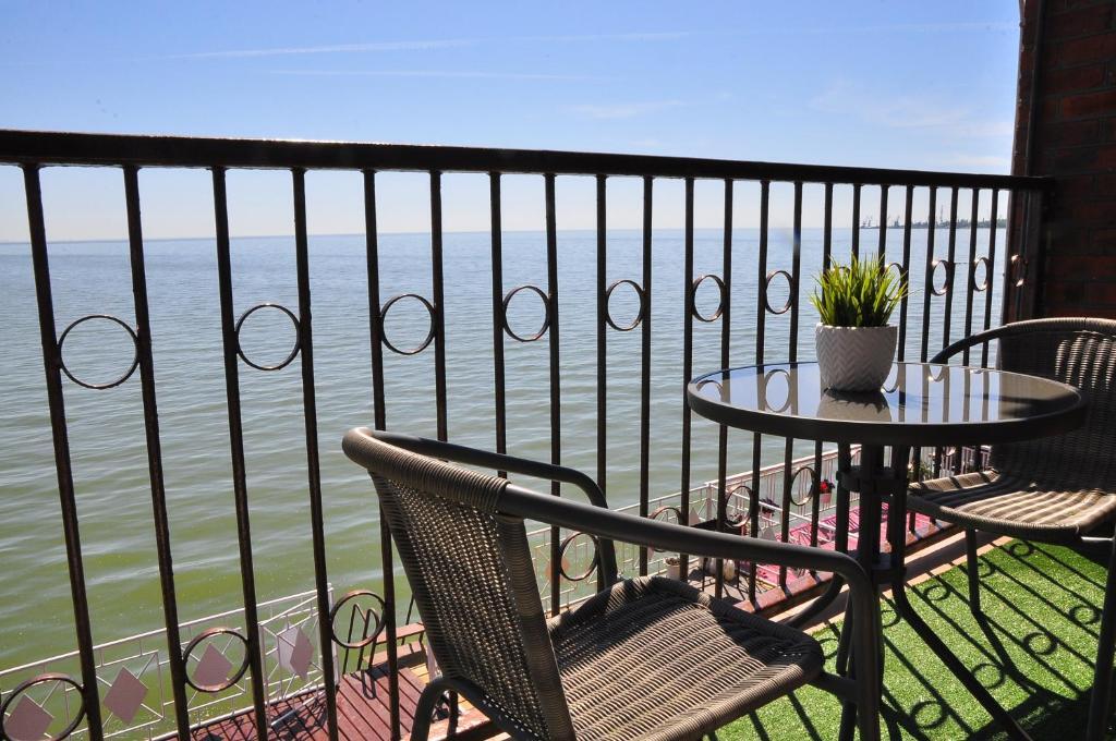 небуг адмирал гостевой. поселок новомихайловский отель аист. White house лоо сочи. туапсе адмирал небуг. геленджик куйбышева 7а.