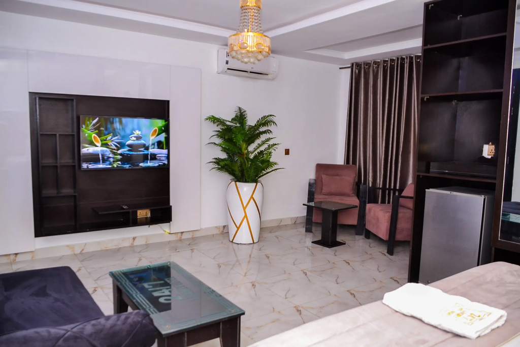 Lobby & Reception