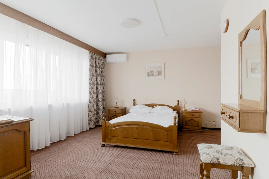 Baltica Hotel Complex Room Type - Business Double room with balcony and with lake view full double bed