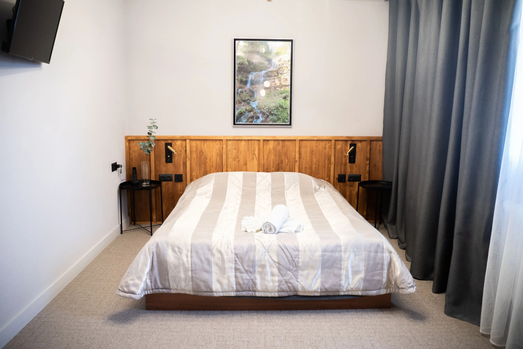 Double Suite with city view (full double bed)