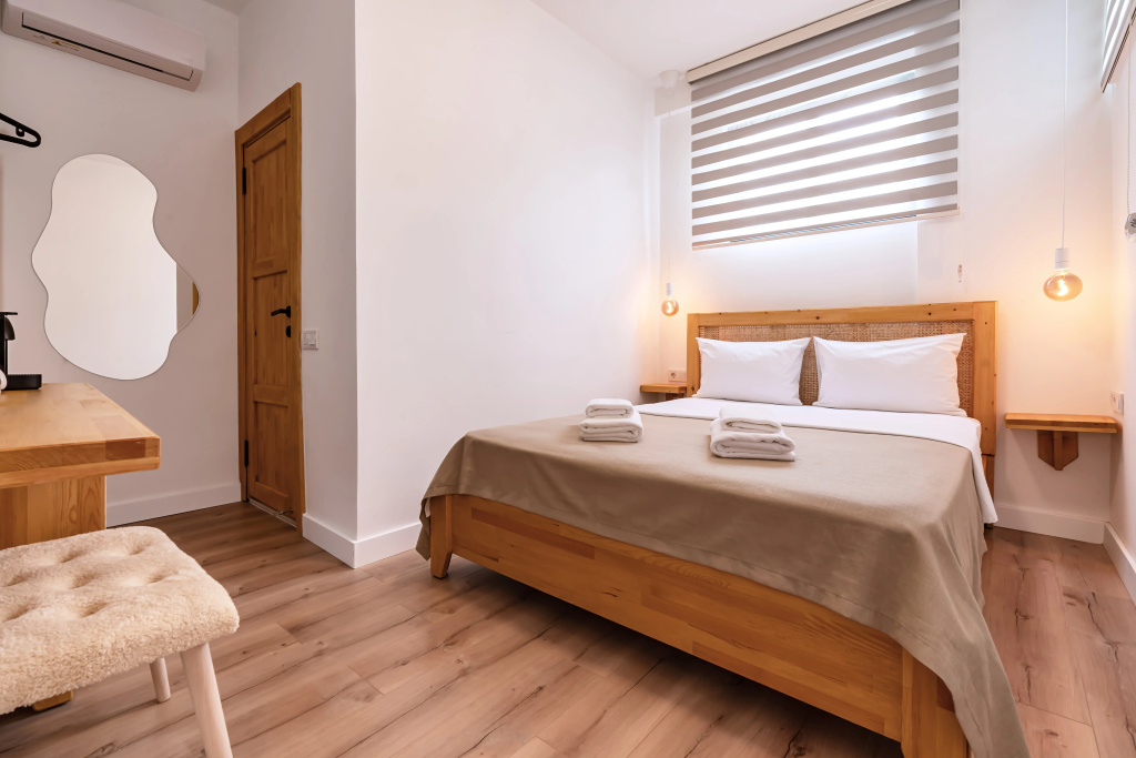 Superior Double room with city view (full double bed)