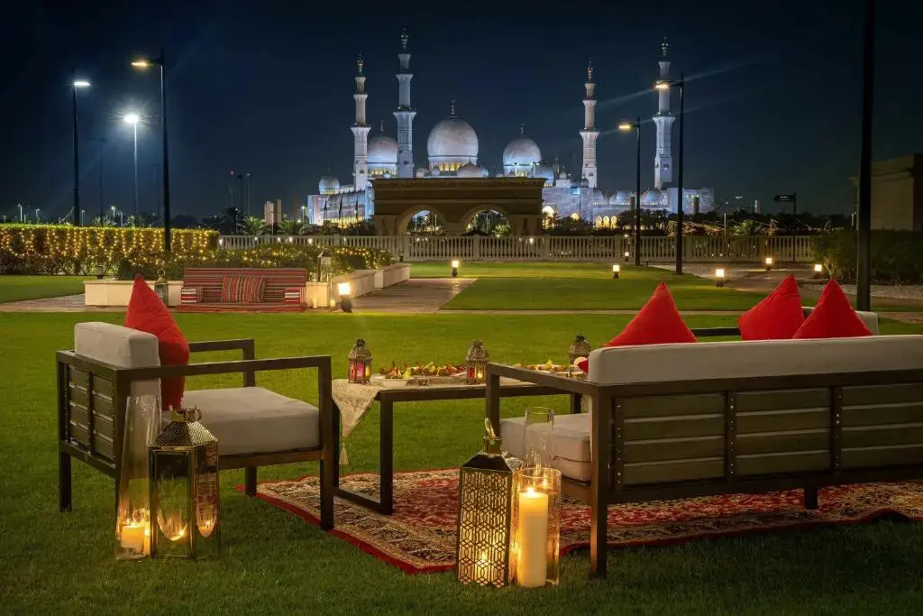 The Ritz-Carlton Abu Dhabi, Grand Canal Hotel - Général