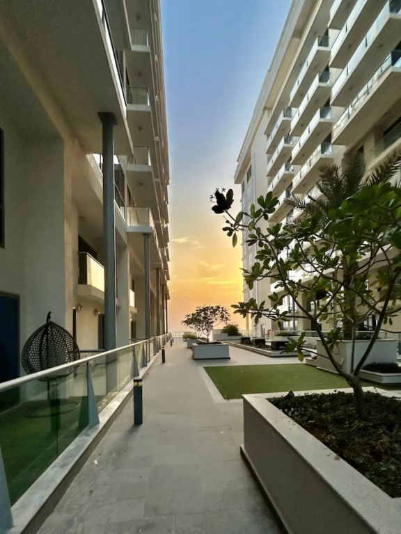 Glam & Family-Friendly 2-Br Duplex in Al Marjan Apartments