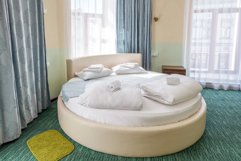 Superior Double room with city view (full double bed)