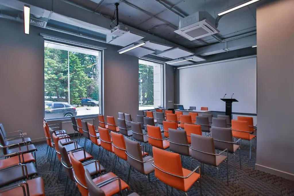 Спорт инн отель адлер камера. Спорт ИНН Адлер зал. Отель спорт ИНН Адлер конференц-фойе.