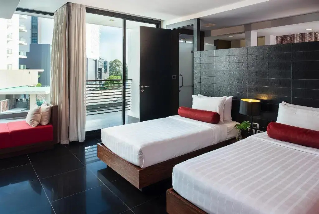 Deluxe Double room with balcony and with city view (full double bed)