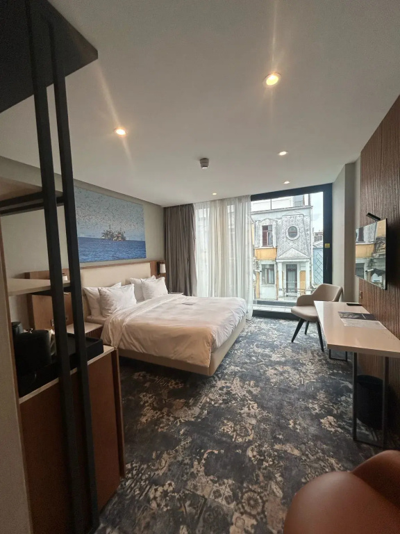Standard (Accessible) Double room (full double bed)