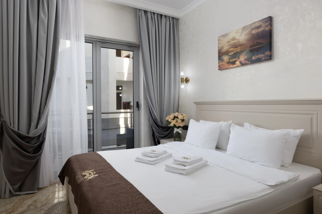 Superior Double room with balcony (full double bed)