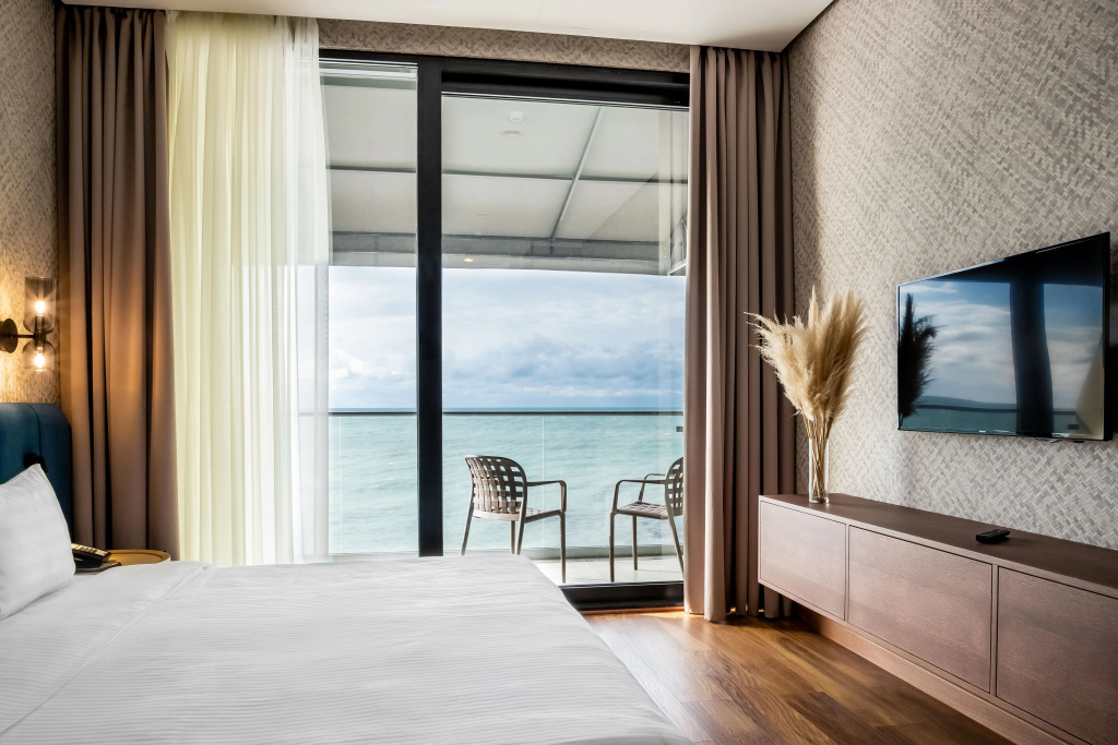 Polet Chaiki Hotel Room Type - Deluxe Double room with balcony and with sea view full double bed