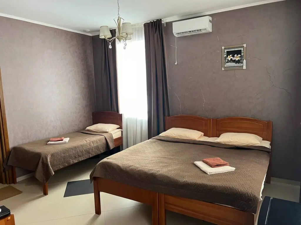 Classic Triple room with city view