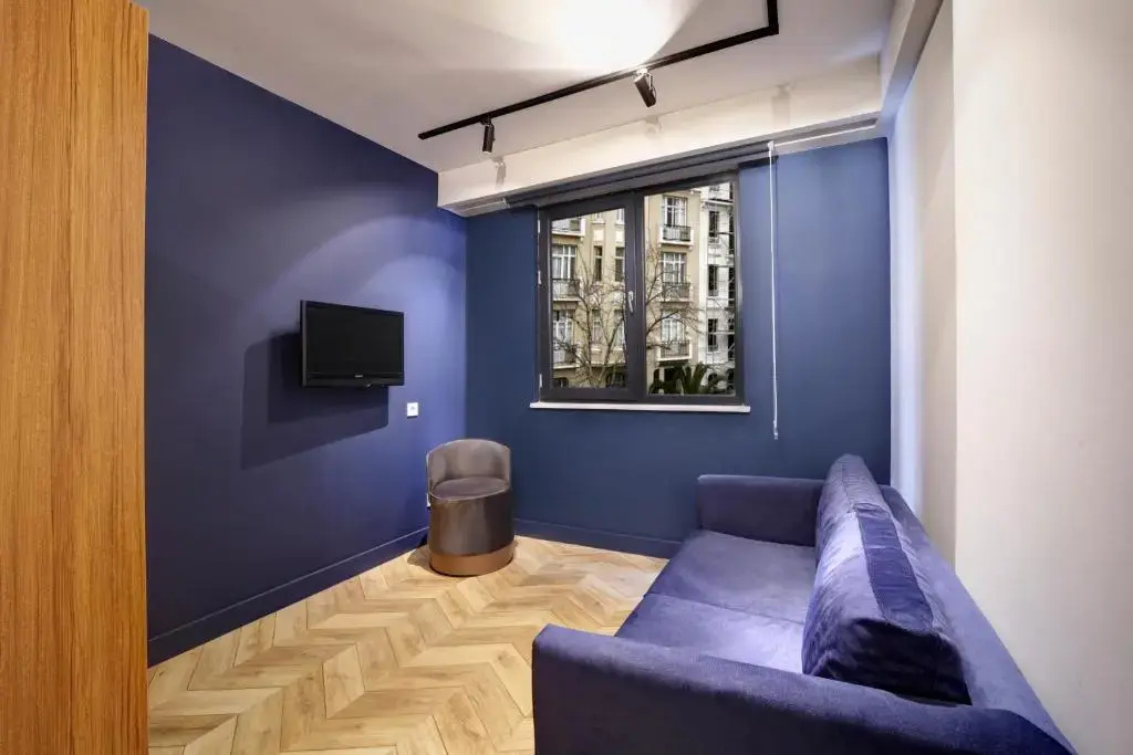 Family Quadruple room, queen size bed, bunk bed and full double bed room photo 1