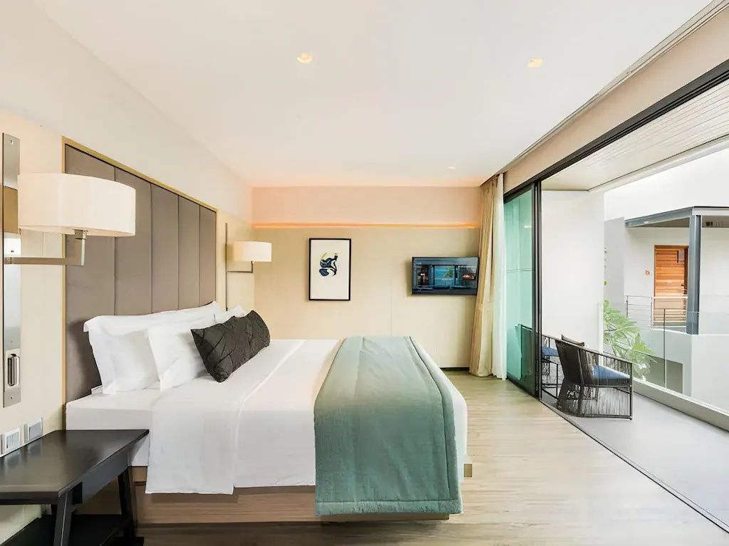 Deluxe Double room with balcony and with pool view (full double bed)