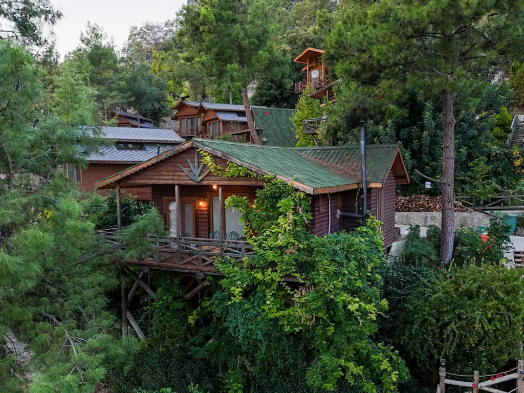 Family Cottage with balcony and with lake view