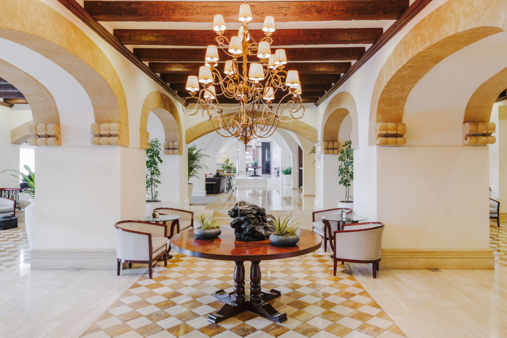 Lobby & Reception
