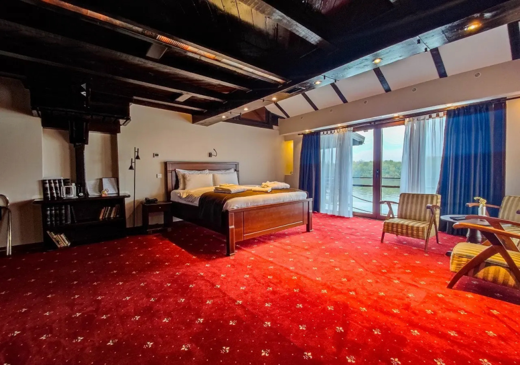 Deluxe Double room with balcony and with river view (full double bed)