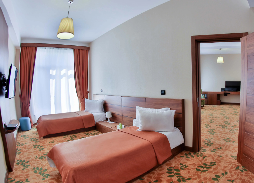 Quadruple Family Suite with mountain view