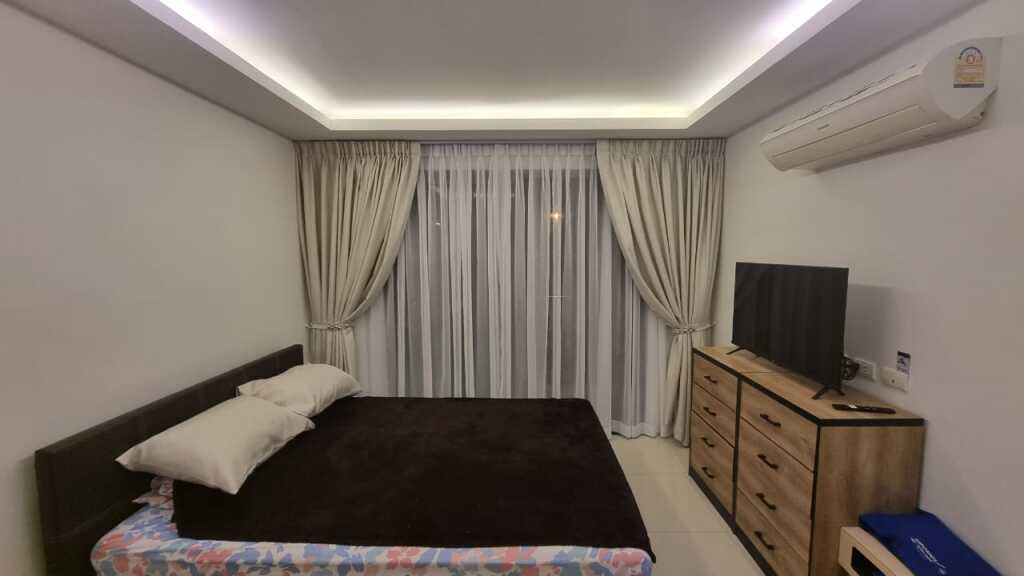 Трёхместный номер Standard с балконом и с красивым видом из окна в Апартаменты Club Royal Wongamat