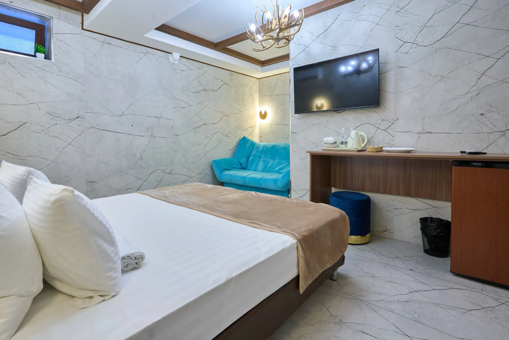 Astra De Rosa Hotel Room Type - Economy No Window Triple Basement room