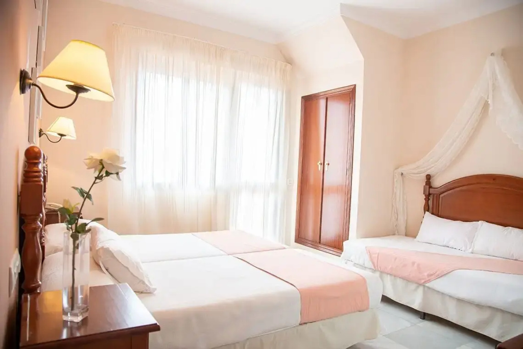 Standard Triple room