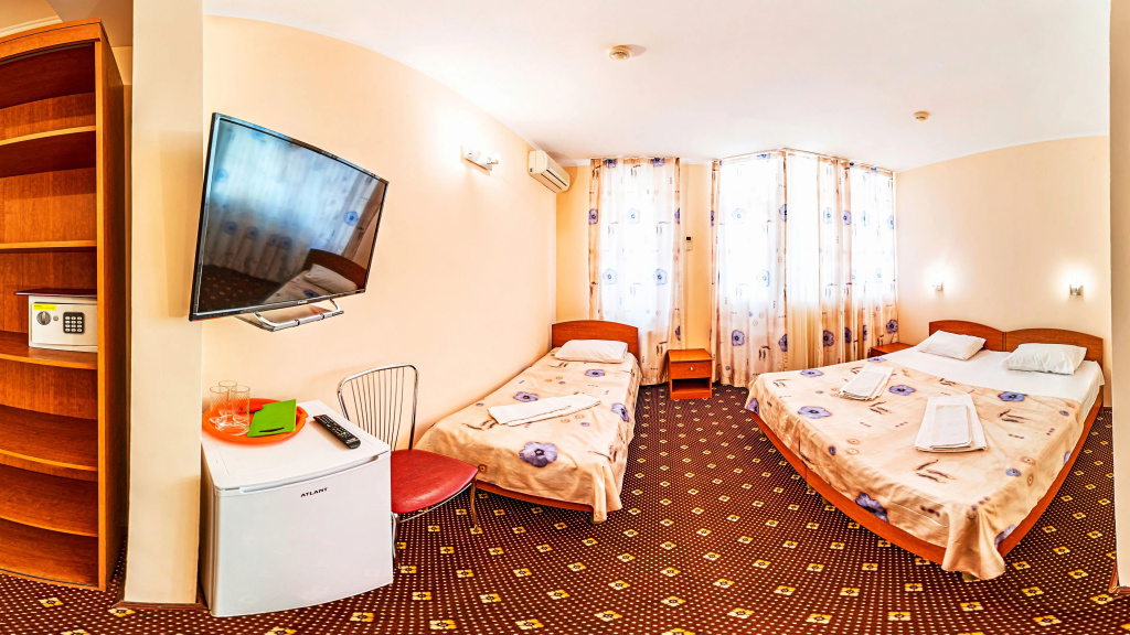 Standard Triple room with balcony