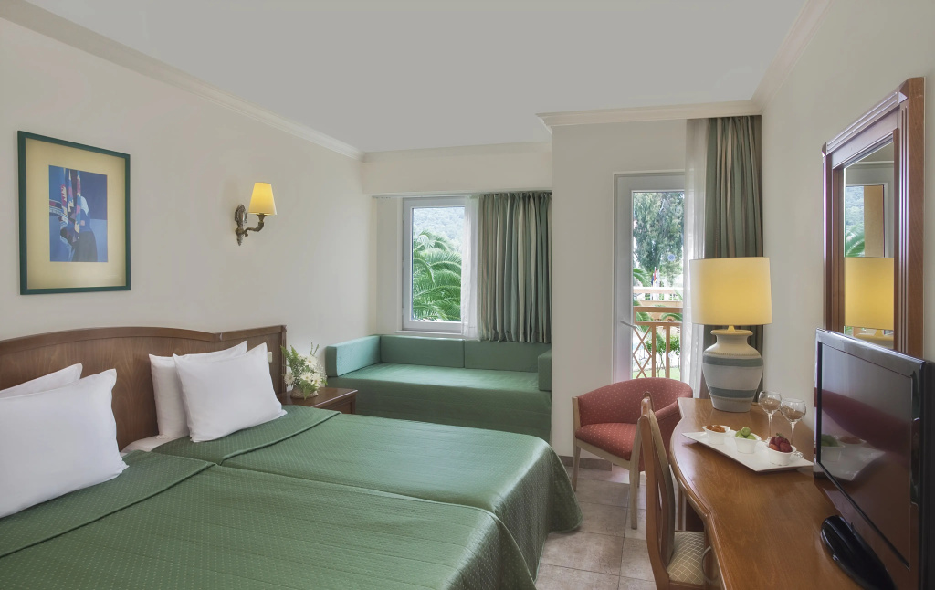 Standard Double room with balcony (full double bed)