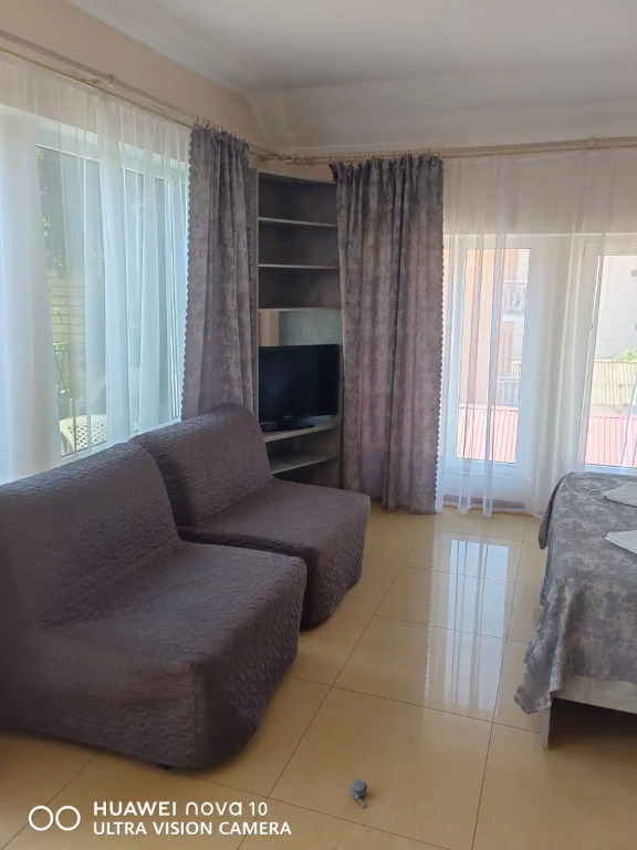 Двухместный полулюкс Мансарда с балконом и с красивым видом из окна двуспальная кровать в Тихий домик