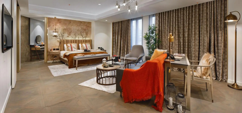 Lobby & Reception