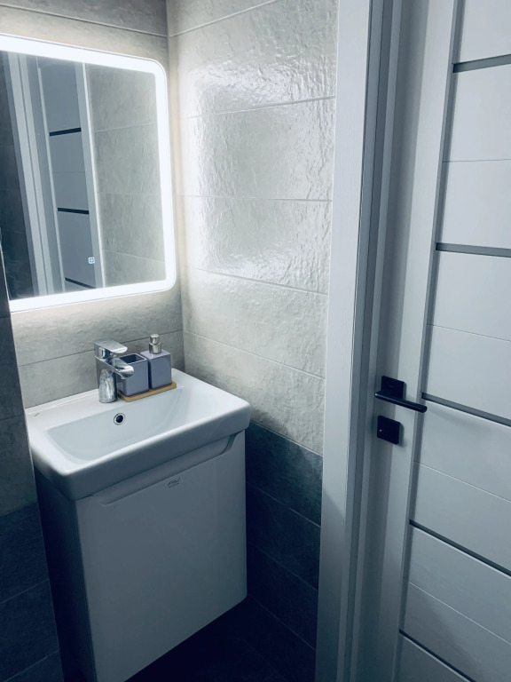 Квартира Уютная студия с панорамными окнами - фото 13