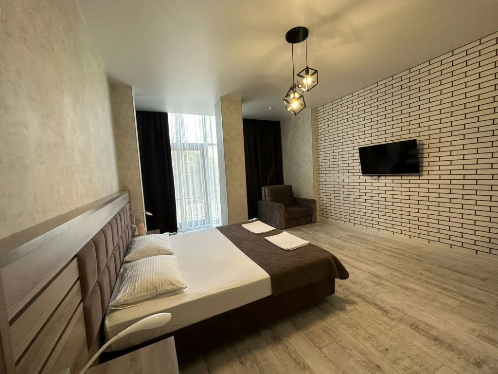 Suite with city view