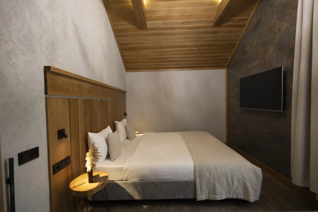 Comfort Double room with courtyard view (full double bed)