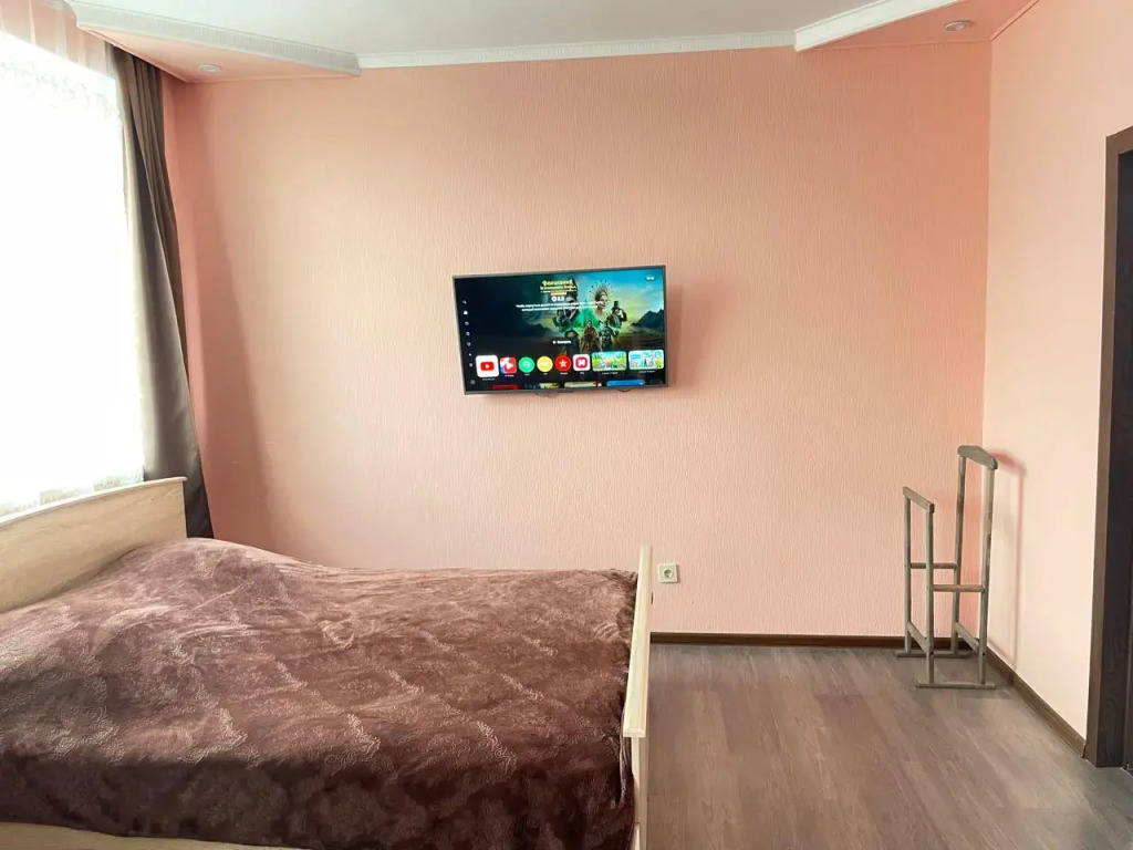 Коттедж с 6 комнатами в Елена
