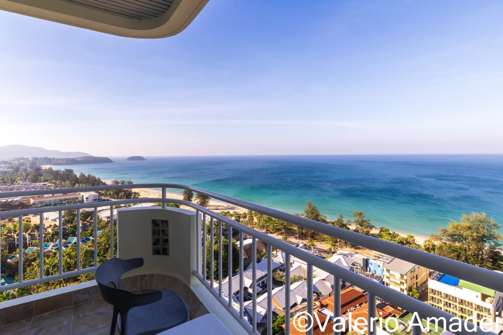 Люкс с 2 комнатами с балконом и с красивым видом из окна в Апартаменты OMNIA  Phuket - Waterfront Karon