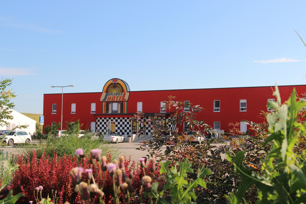 Jukebox Hotel