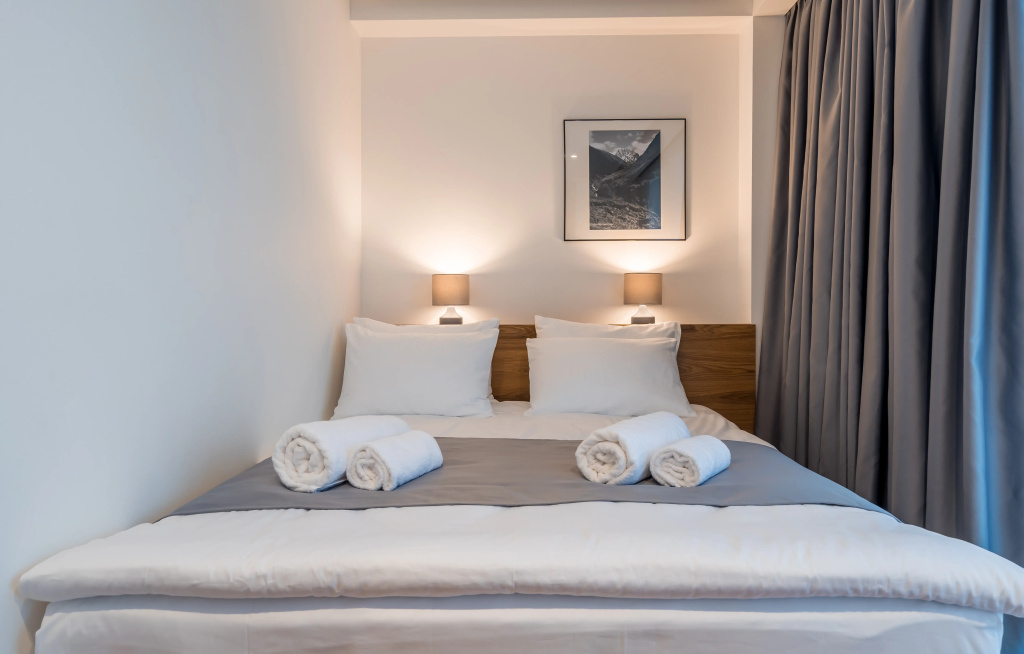 Economy Double room with balcony and with mountain view (full double bed)