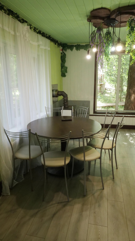 Коттедж Дуплекс с красивым видом из окна в Брусника