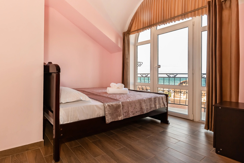 2 Bedrooms Standard room with balcony and with sea view