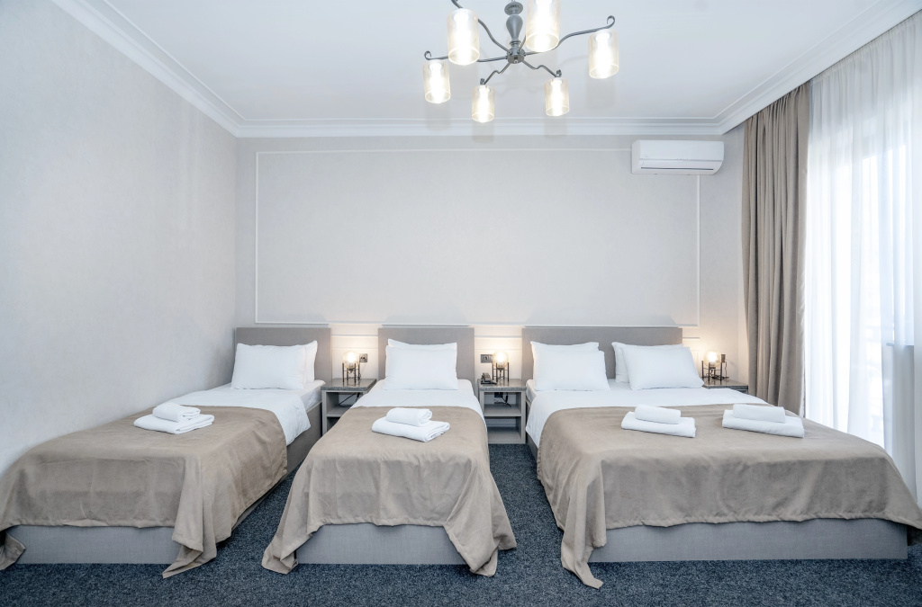 Hotel Best Tbilisi Room Type - Comfort Quadruple room with balcony and with view