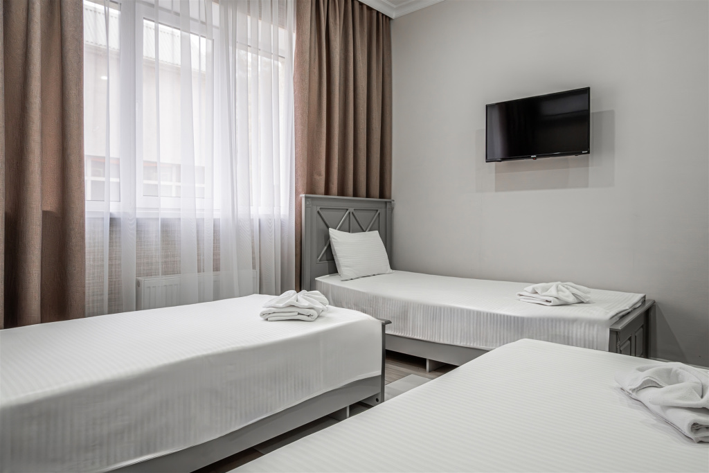 Standard Triple room with balcony and with city view