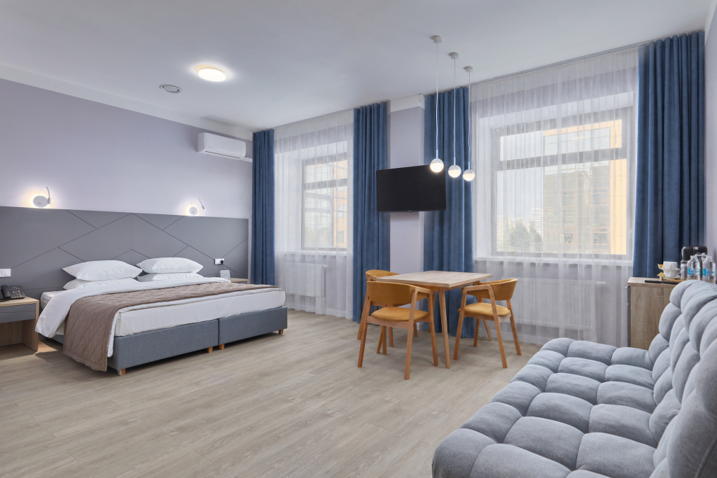 Accessible Double Junior Suite (full double bed)