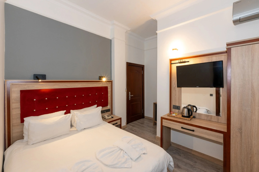 Superior Double room with sea view (full double bed)