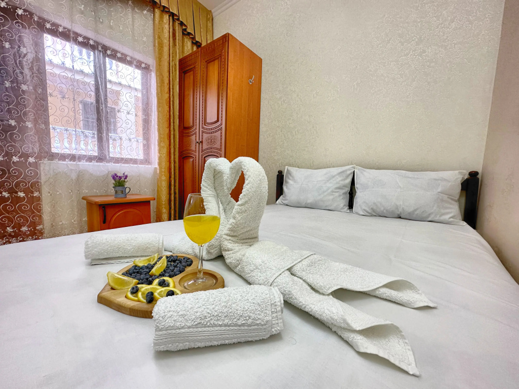 Double room with balcony and beachfront (full double bed)